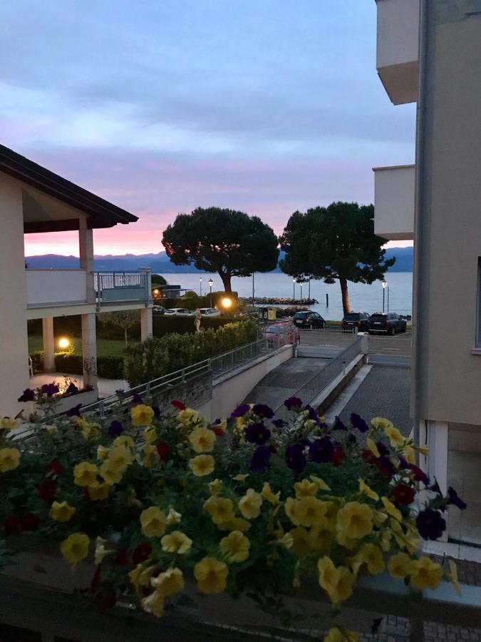 Casa Caterina Lake View Holidays Apartments Пескьера-дель-Гарда Экстерьер фото