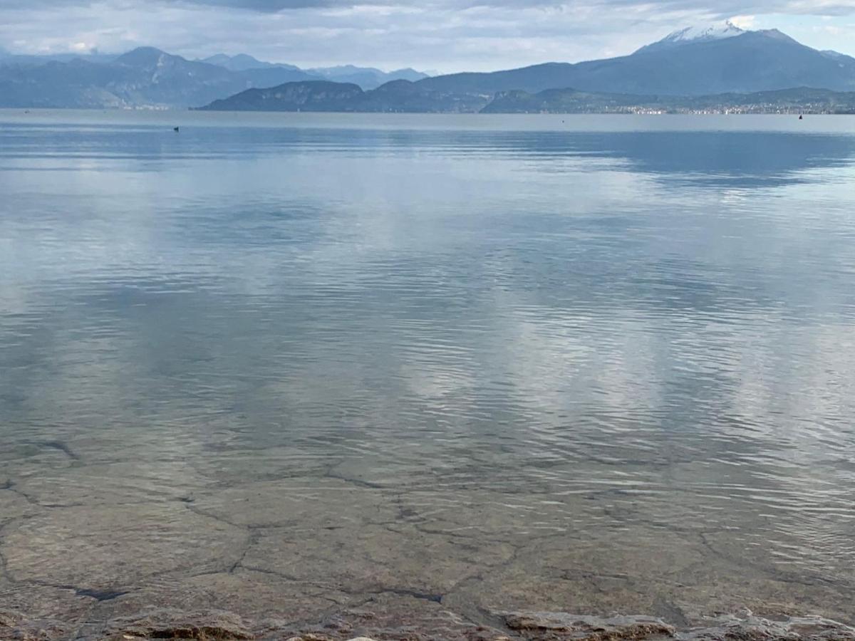 Casa Caterina Lake View Holidays Apartments Пескьера-дель-Гарда Экстерьер фото
