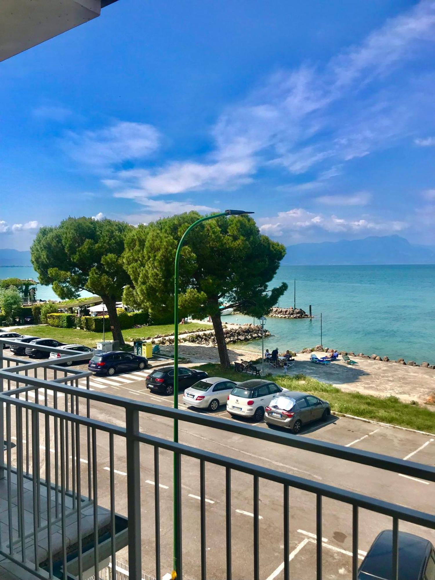 Casa Caterina Lake View Holidays Apartments Пескьера-дель-Гарда Экстерьер фото