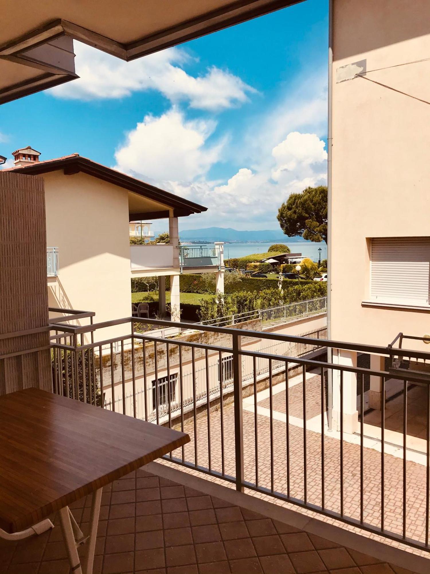 Casa Caterina Lake View Holidays Apartments Пескьера-дель-Гарда Номер фото