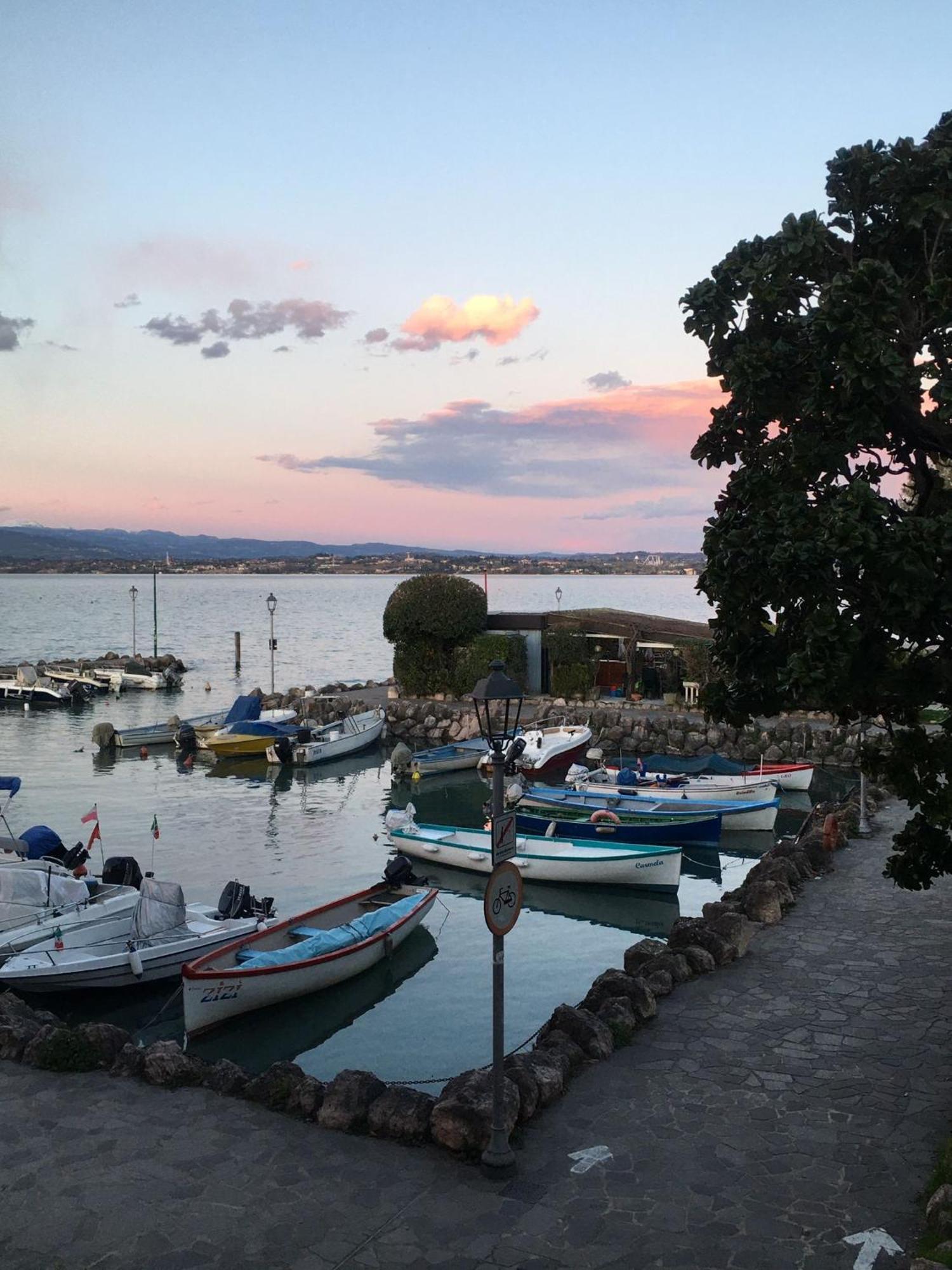 Casa Caterina Lake View Holidays Apartments Пескьера-дель-Гарда Экстерьер фото
